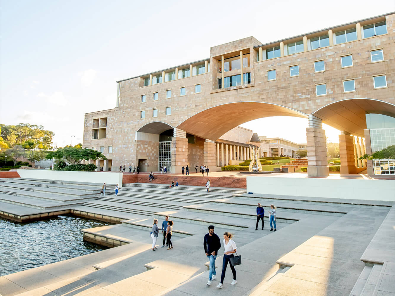 Bond University- Đại học tư thục hàng đầu tại Úc – VNSKY
